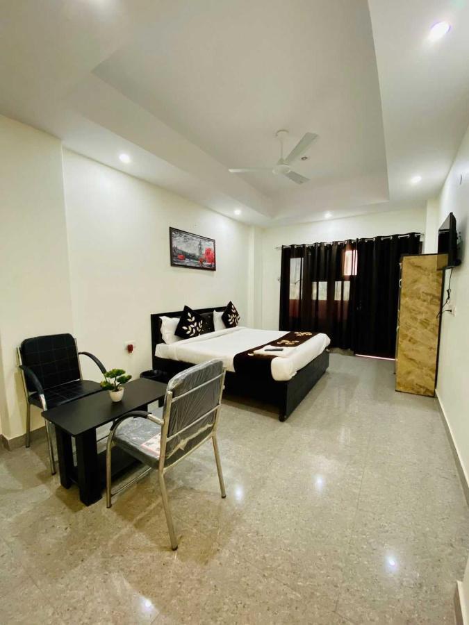 Hotel O K R Resdiancy Near Botanic Garden Of Indian Republic 诺伊达 外观 照片