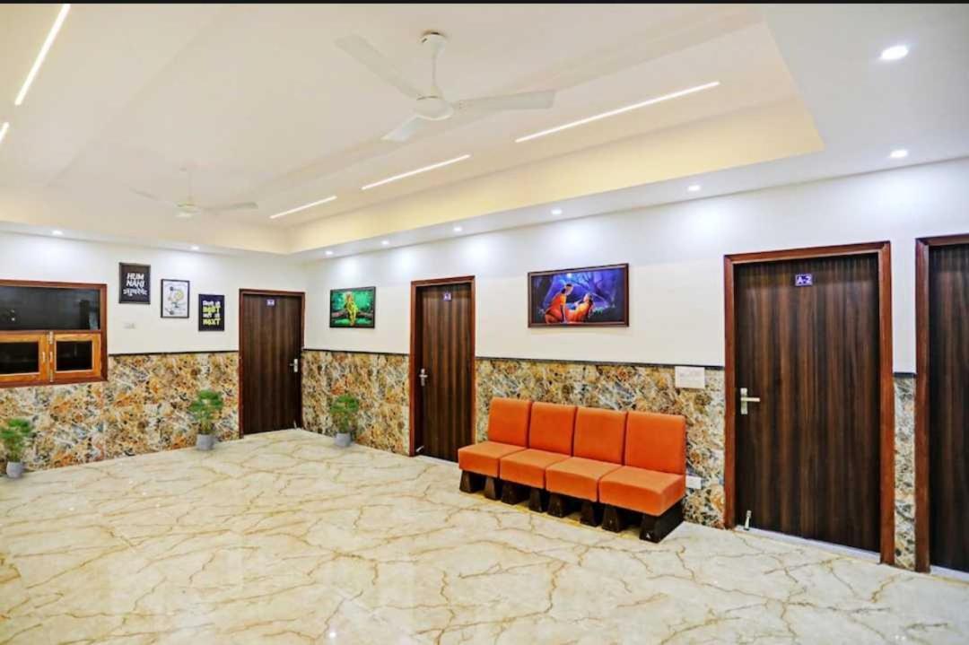 Hotel O K R Resdiancy Near Botanic Garden Of Indian Republic 诺伊达 外观 照片